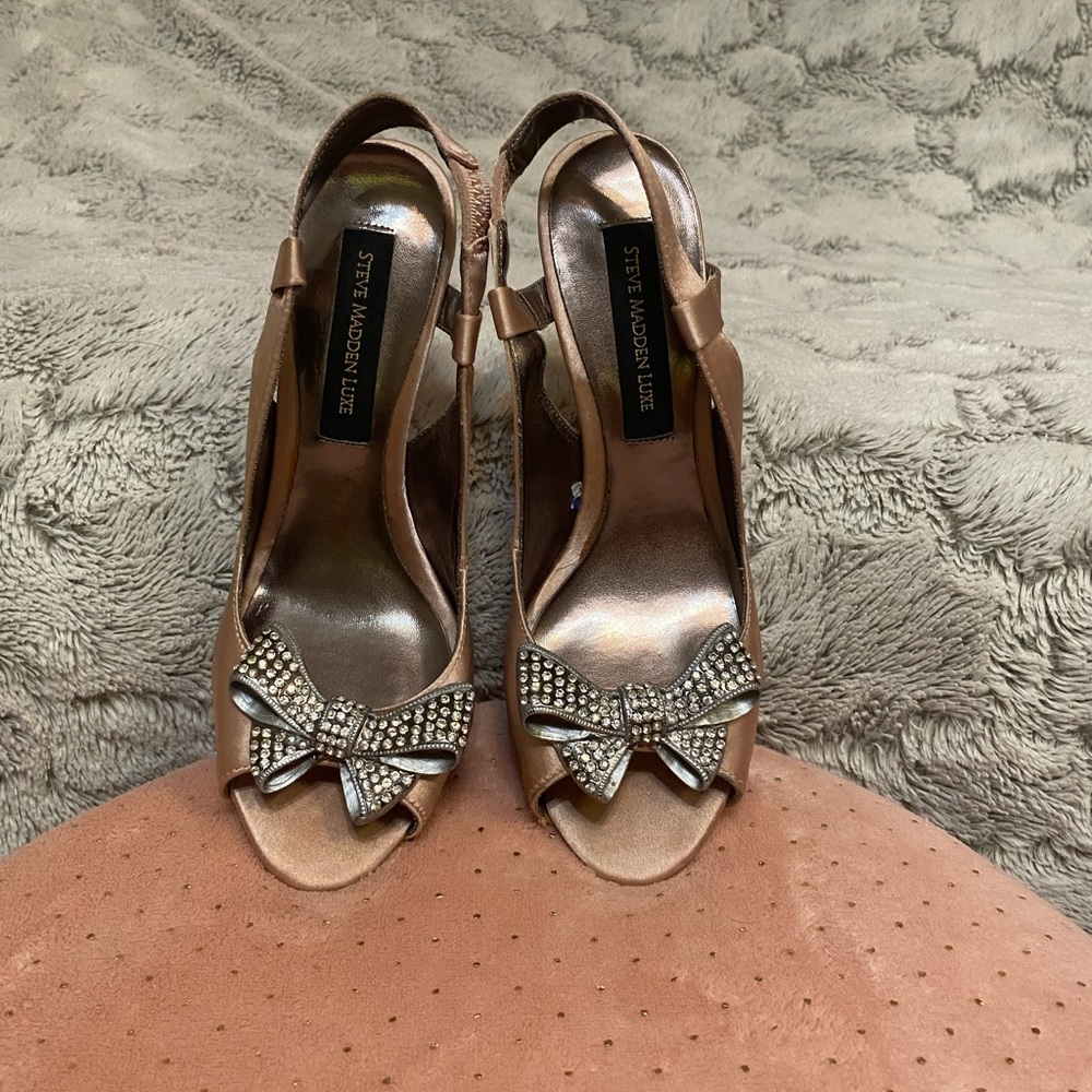 Steve Madden Luxe pink satin slingbacks w/crystals - Picture 2 of 12